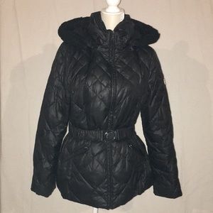 BLACK PUFFER COAT BY GUESS